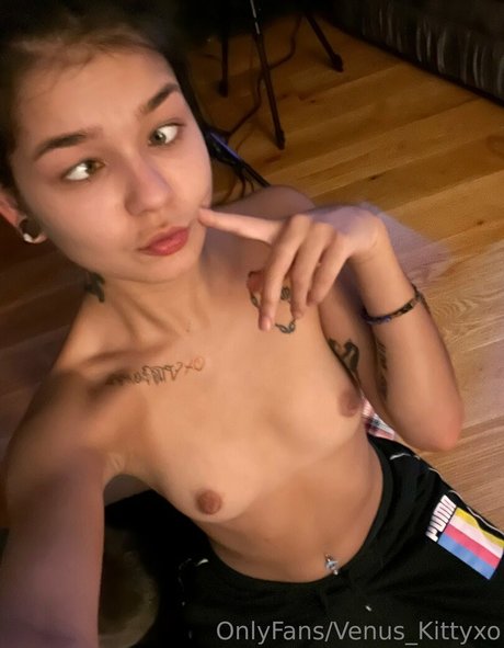 Foto desnuda filtrada de OnlyFans de Venuskittyxo