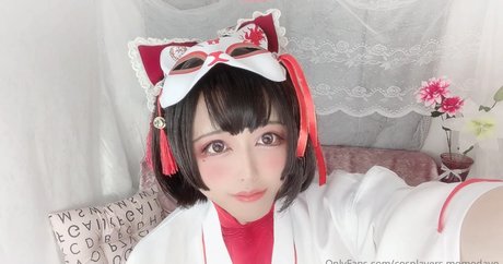 Momo JP Cosplay