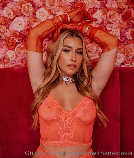 Snackinwithanastasia