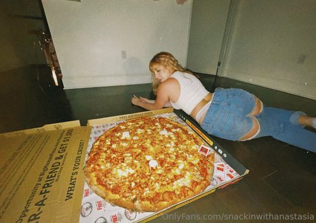 Snackinwithanastasia