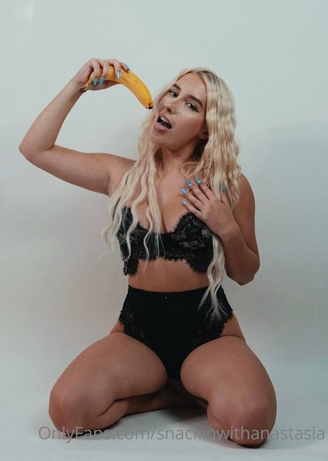 Snackinwithanastasia