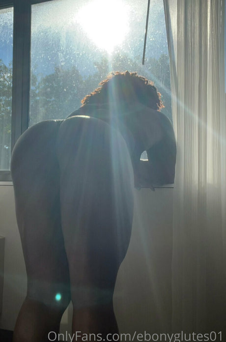 Ebonyglutes01