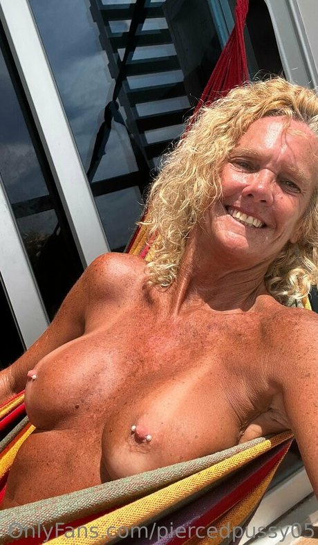 Piercedpussy05