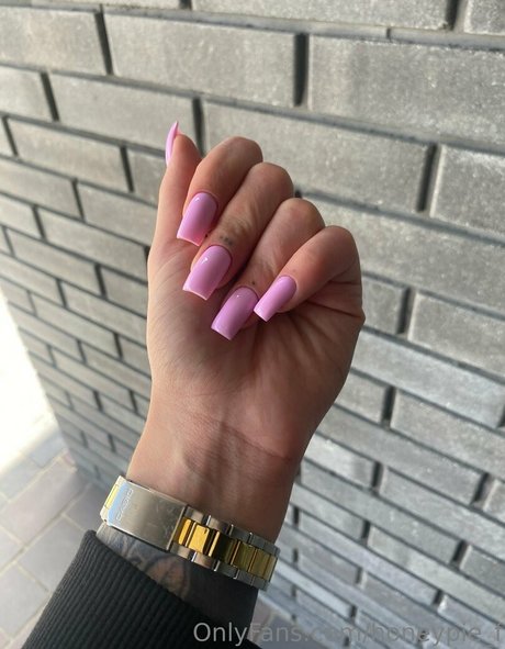 Foto desnuda filtrada de OnlyFans de Honeypief