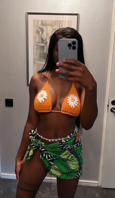 Foto desnuda filtrada de OnlyFans de Adesuwa