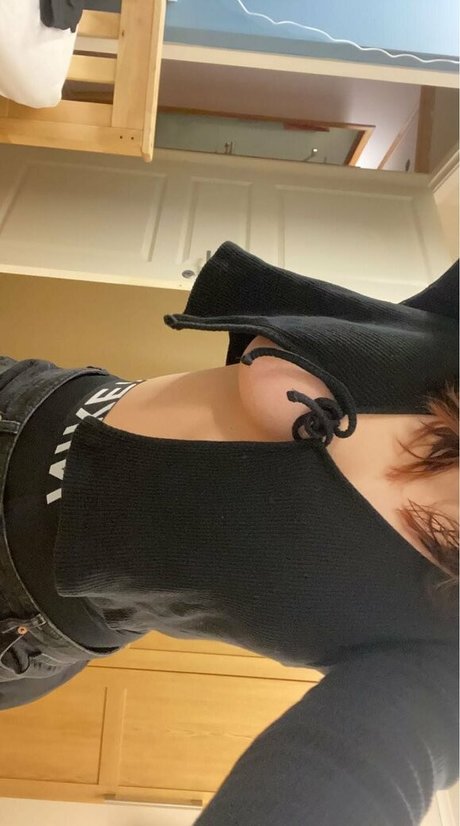 Foto desnuda filtrada de OnlyFans de Allyoursbabyfree