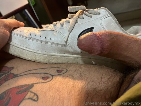 Foto desnuda filtrada de OnlyFans de Sneakerboymx