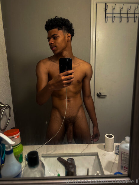 Foto desnuda filtrada de OnlyFans de Kurlyheadtrelll