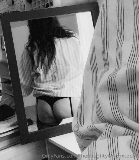 Thenaughtywifenxtdoor