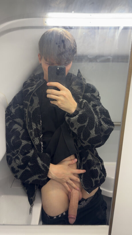 Foto desnuda filtrada de OnlyFans de Thebeeb0i