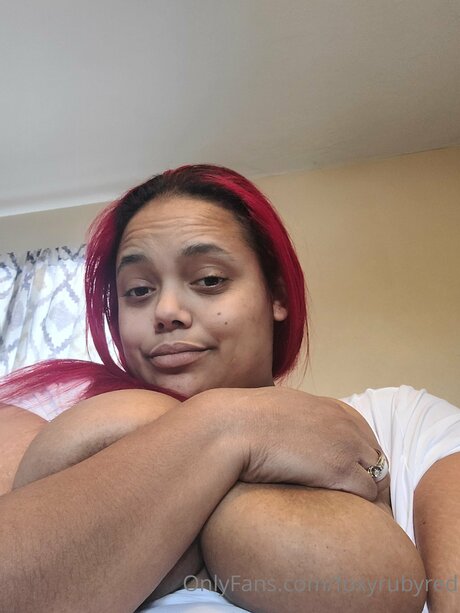 Foto desnuda filtrada de OnlyFans de Foxyrubyred