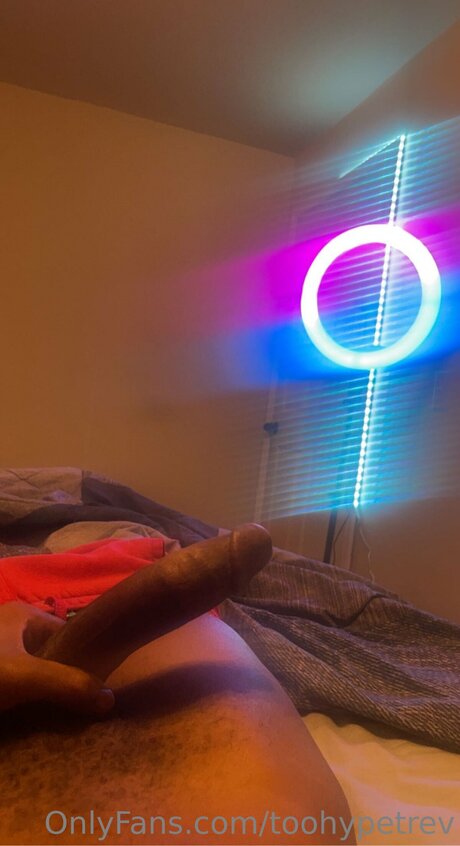 Foto desnuda filtrada de OnlyFans de Toohypetrev