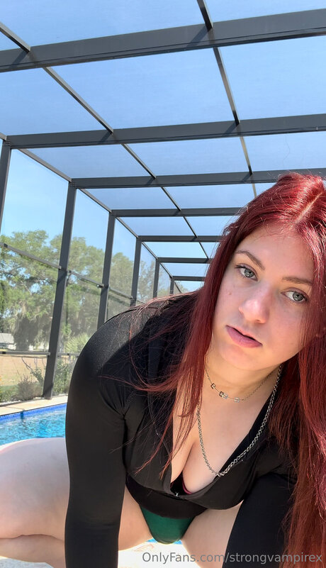 Foto desnuda filtrada de OnlyFans de Strongvampirex