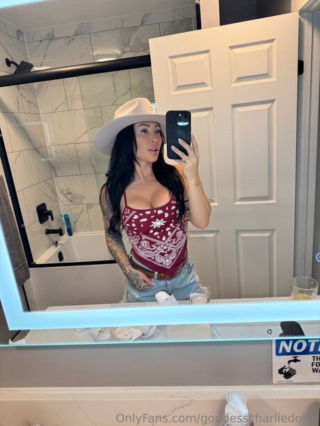 Foto desnuda filtrada de OnlyFans de Goddesscharliedollie