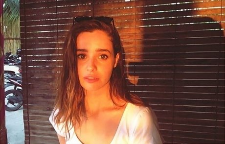 Holly Earl