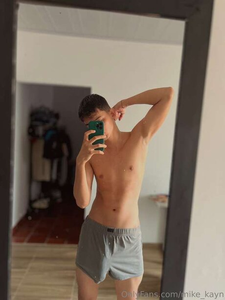 Foto desnuda filtrada de OnlyFans de Mike Kayn