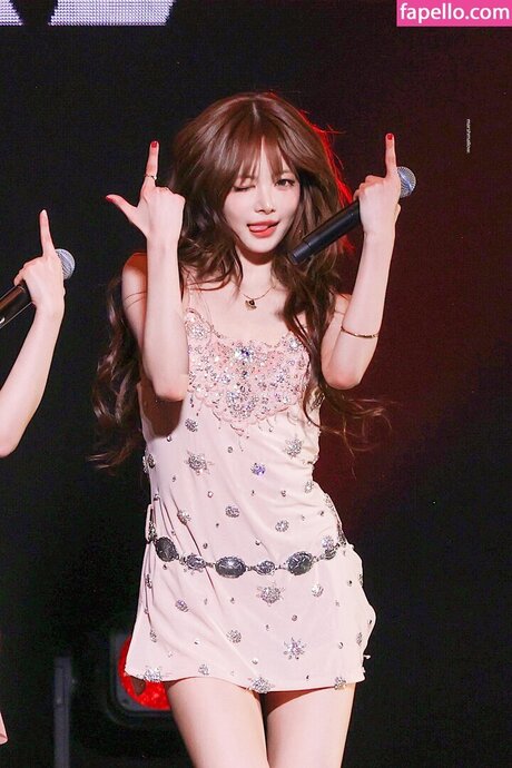 Hong Eunchae 