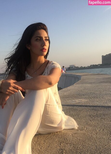 Foto desnuda filtrada de OnlyFans de Mahira Khan