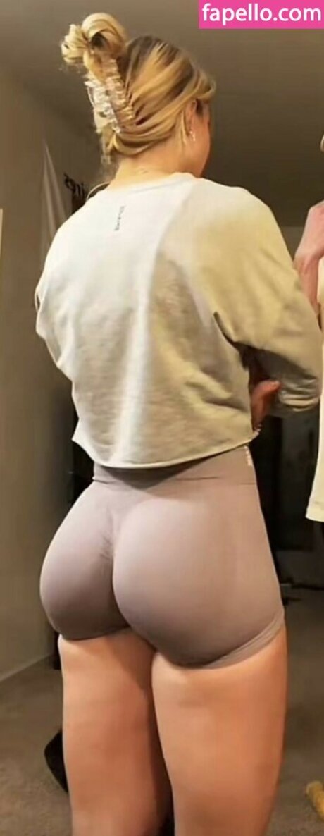 Foto desnuda filtrada de OnlyFans de Emma Lanyi