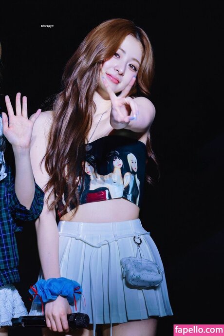 Huh Yunjin 허윤진