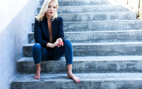 Foto desnuda filtrada de OnlyFans de Pom Klementieff