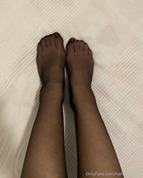 Foto desnuda filtrada de OnlyFans de Italianfeetluv
