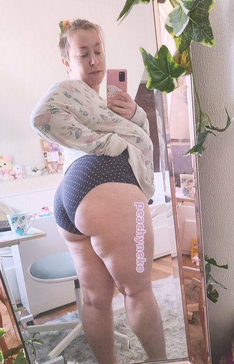 Foto desnuda filtrada de OnlyFans de Peachyneko