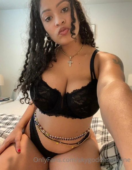 Foto desnuda filtrada de OnlyFans de Devyn Divine