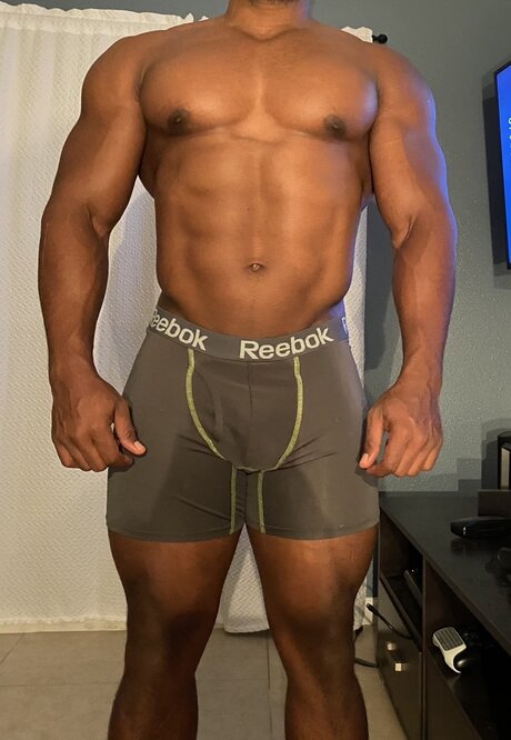 Foto desnuda filtrada de OnlyFans de Brown Muscle
