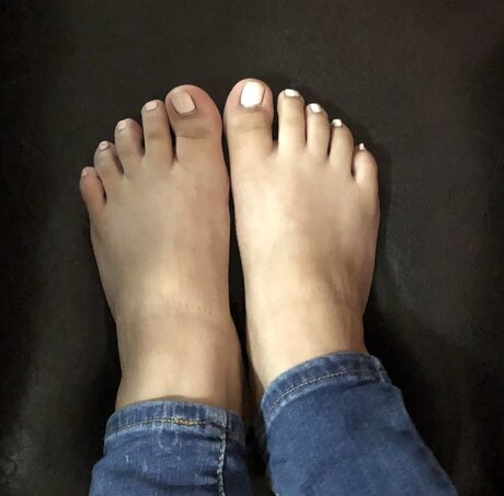 Foto desnuda filtrada de OnlyFans de Sweetfeetish420