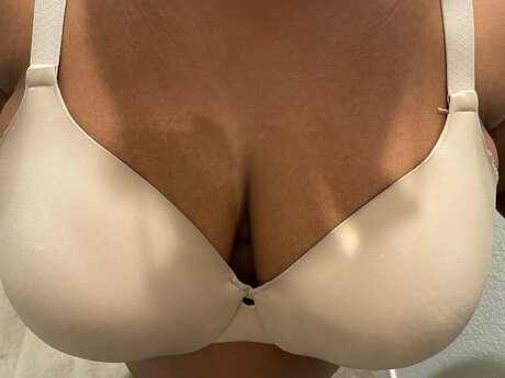 Foto desnuda filtrada de OnlyFans de Alena Desire