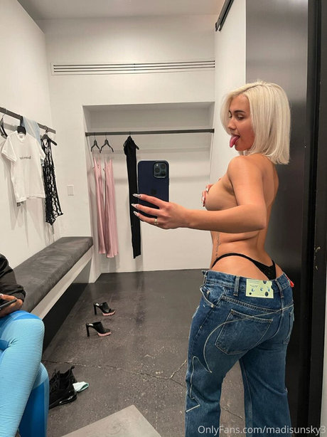Foto desnuda filtrada de OnlyFans de Madisun Sky