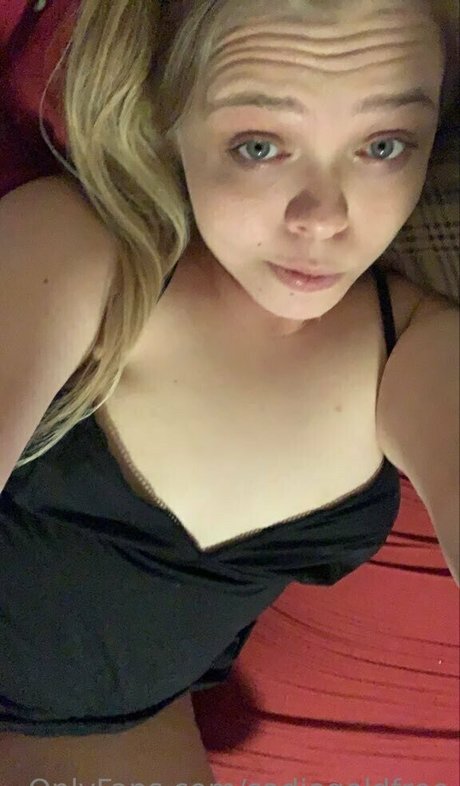 Foto desnuda filtrada de OnlyFans de Sadiegoldfree