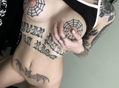 Foto desnuda filtrada de OnlyFans de Creepyspice