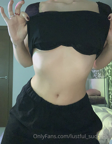 Foto desnuda filtrada de OnlyFans de Lustfulsuccubus