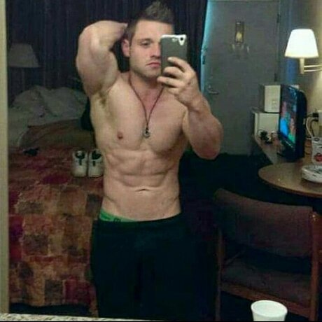 Foto desnuda filtrada de OnlyFans de Josh