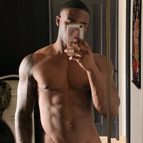 Foto desnuda filtrada de OnlyFans de Devon
