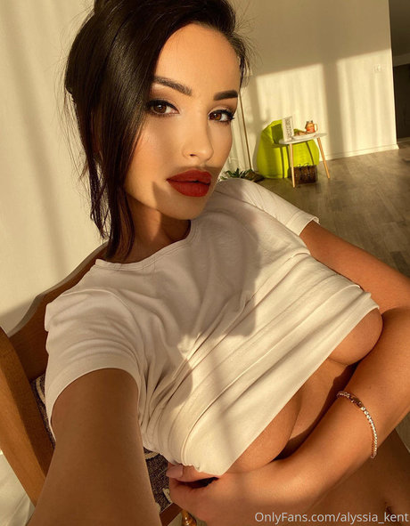 Foto desnuda filtrada de OnlyFans de Alyssiakent