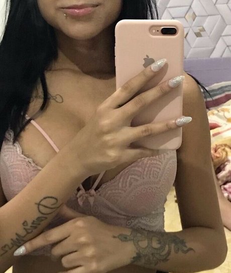 Foto desnuda filtrada de OnlyFans de Sarinhaofc