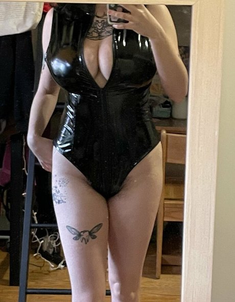 Foto desnuda filtrada de OnlyFans de Lilkittymoon1