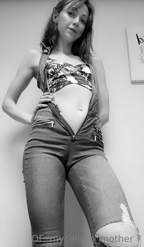 Foto desnuda filtrada de OnlyFans de Myceliummother