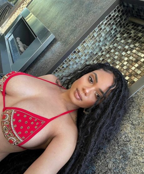 Foto desnuda filtrada de OnlyFans de Essence Tatiana