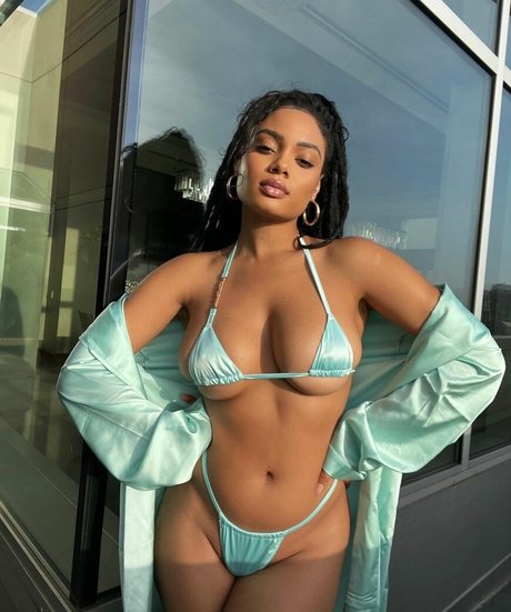 Foto desnuda filtrada de OnlyFans de Essence Tatiana