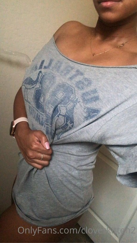 Foto desnuda filtrada de OnlyFans de Cloverkitten2