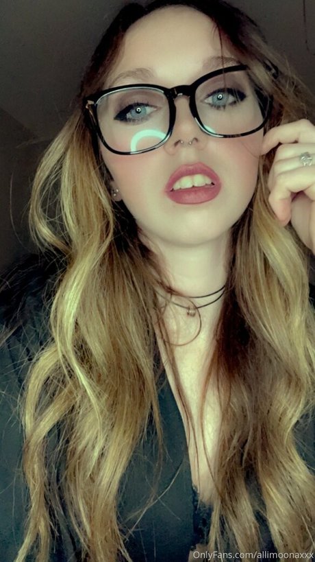 Allimoonaxxx