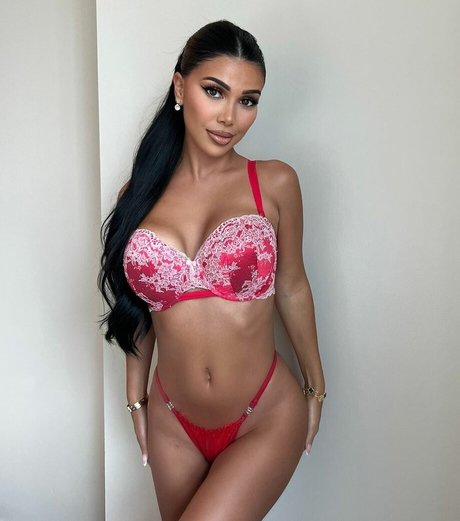 Foto desnuda filtrada de OnlyFans de Isabel Raad
