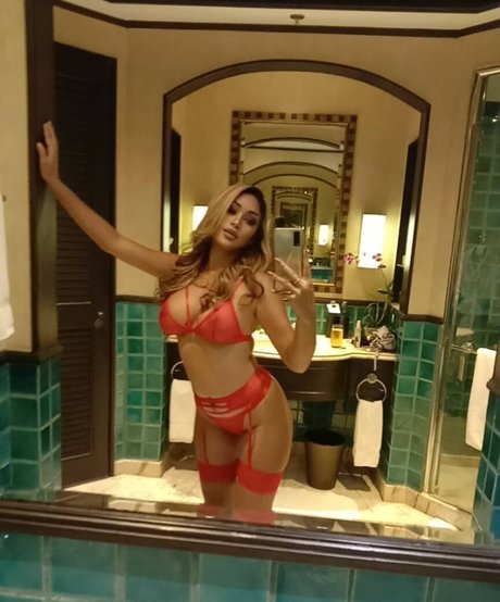 Foto desnuda filtrada de OnlyFans de Emmysuksomdan