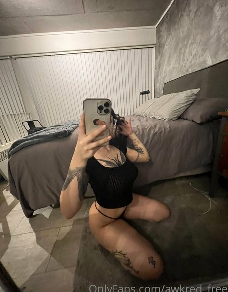 Foto desnuda filtrada de OnlyFans de Awkredfree