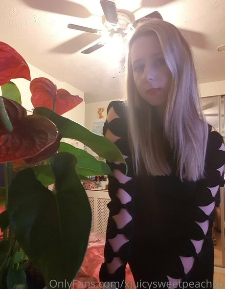 Xjuicysweetpeachxo