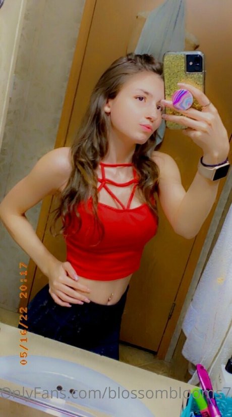 Foto desnuda filtrada de OnlyFans de Blossomblooms71